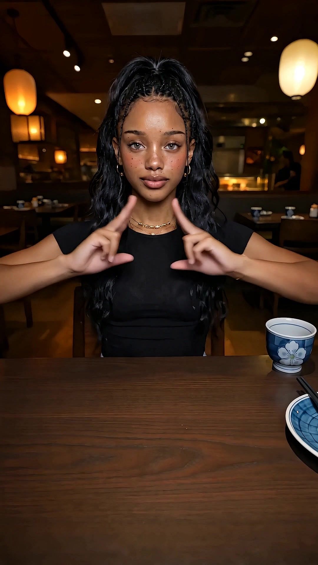 Food reveal before frame: hands framing an empty table