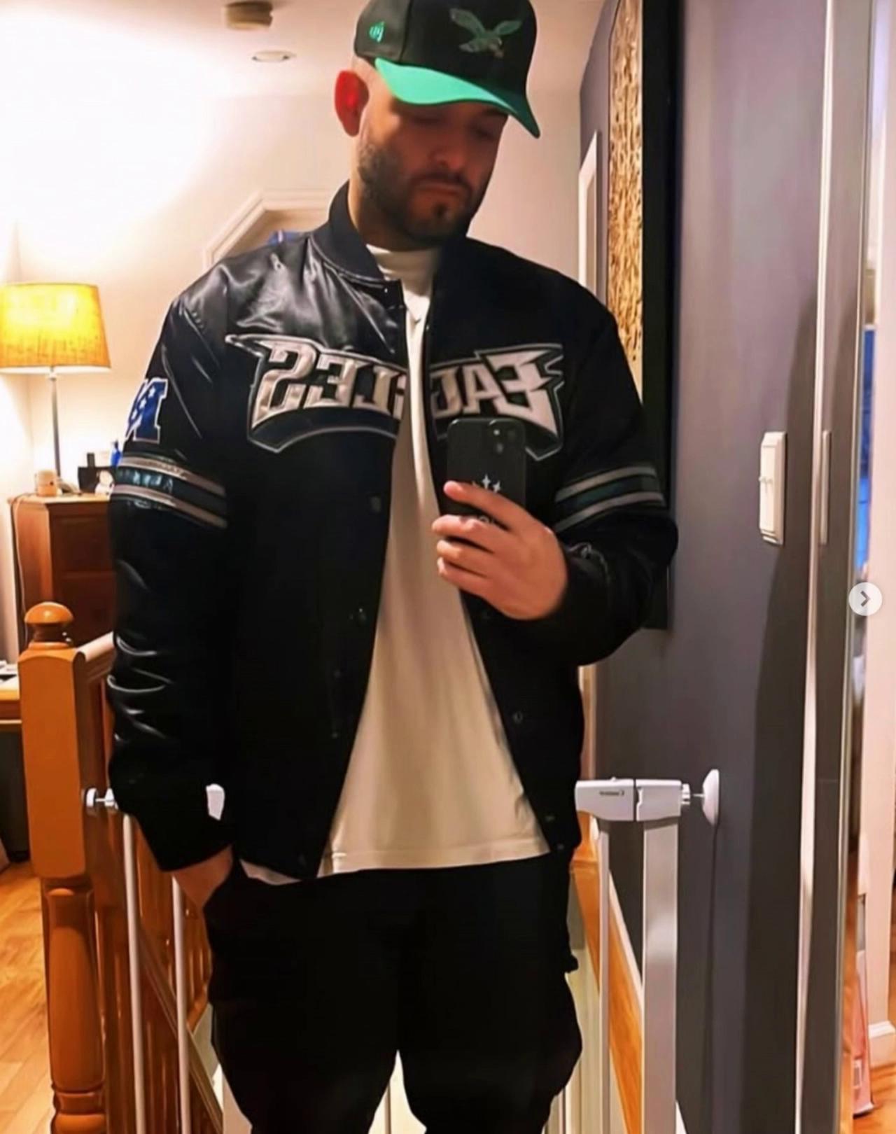 Prompt: This person shouts "Yes! I did it! I got dressed!" while hip thrusting front to back in front of the mirror.@voice-1768441546745