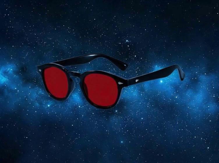 Prompt: flashing star light around the glasses and into the lens