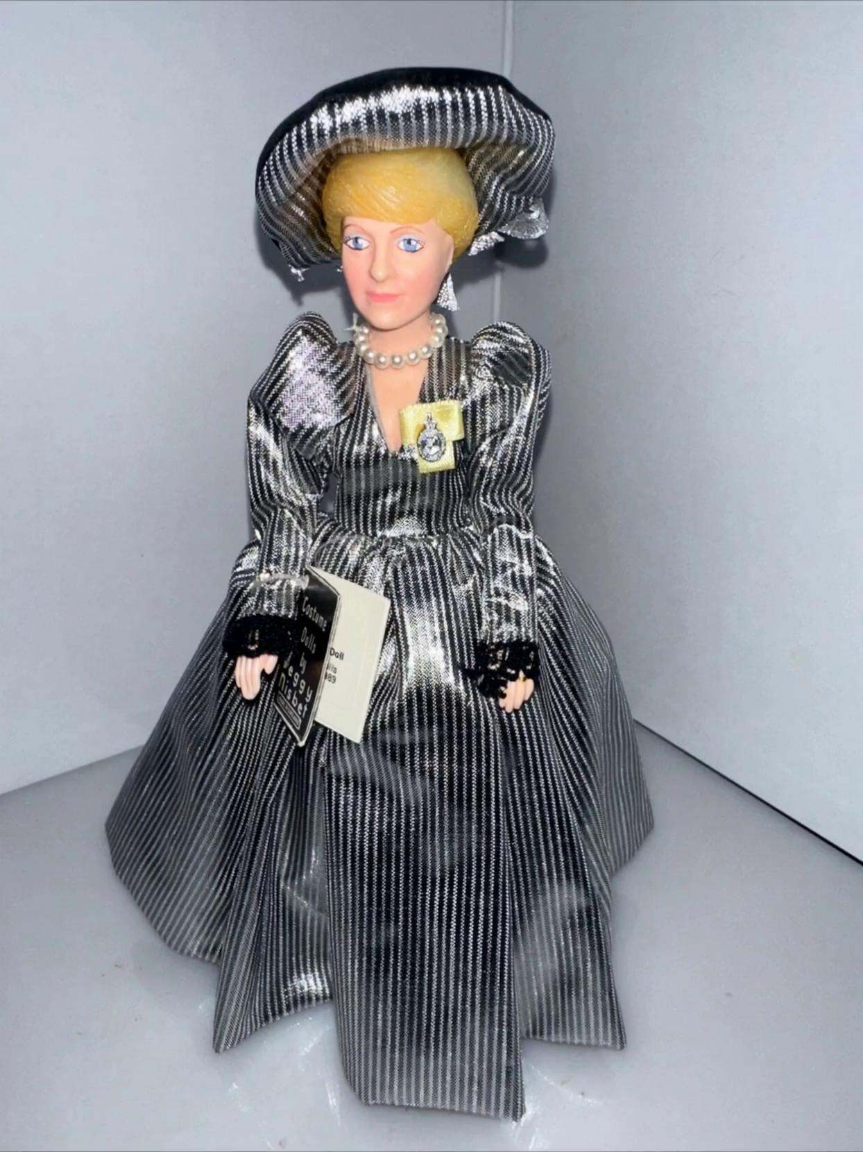 Prompt: She’s sitting in the throne next to the queen and taking to the queen 