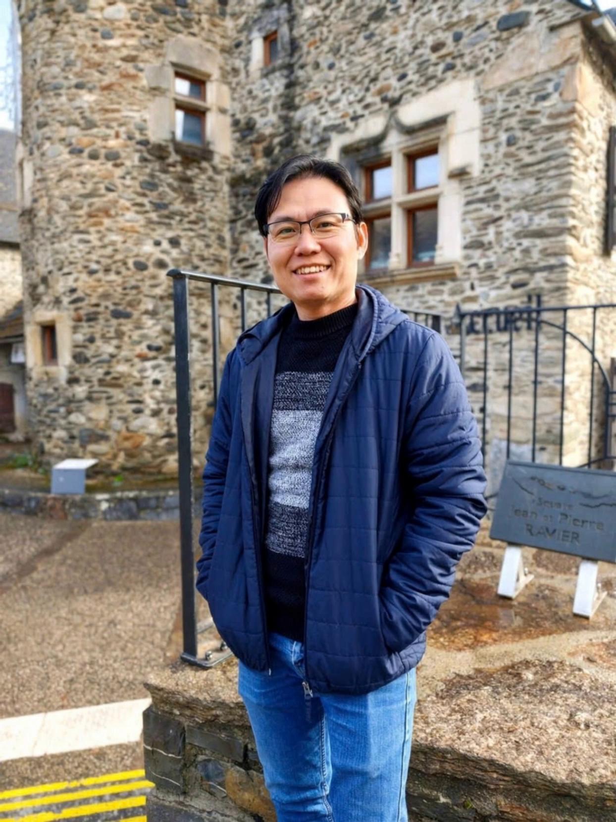 Prompt: Make cinematic epic transformation. Focus on technology that iron man control the aircraft