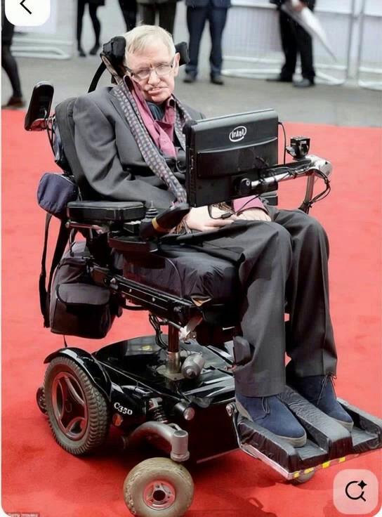 Prompt: une vidéo qu’il  fait de la course à pied mais en fauteil roulant sur un tapis de course
