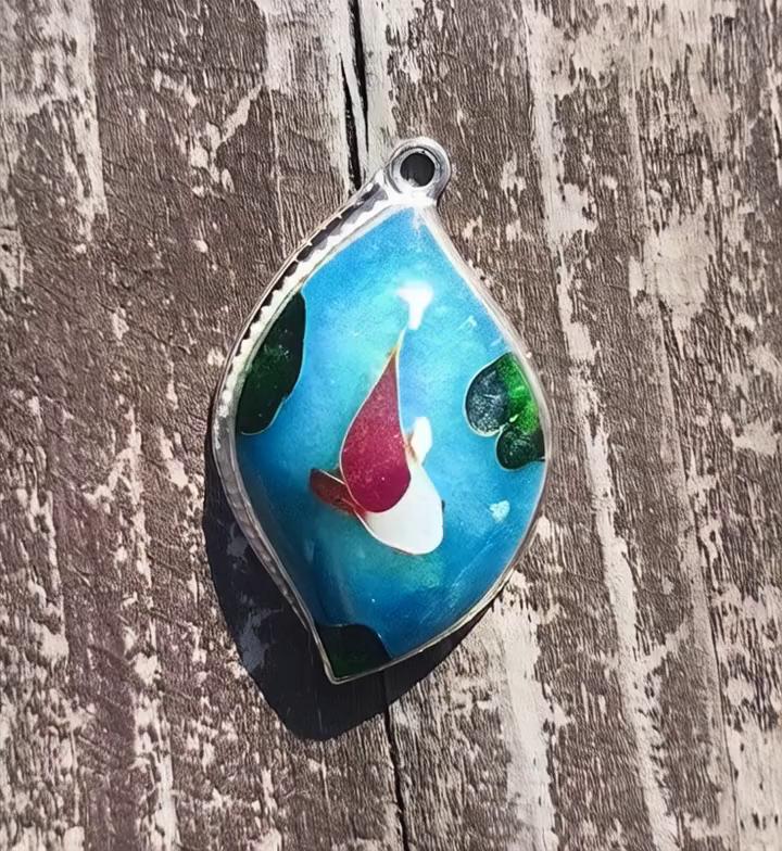 Prompt: Make sheets and water in pendant move inside the pendant slowly and down . And let's fish will be underwater all the time