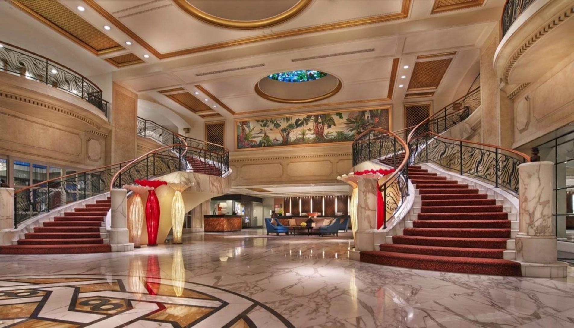 Prompt: slow cinematic shot of this hall, camera is pushing in slowly and smoothly, warm cinematic lighting, no artifacts, keep elements the same throughout the scene with consistency