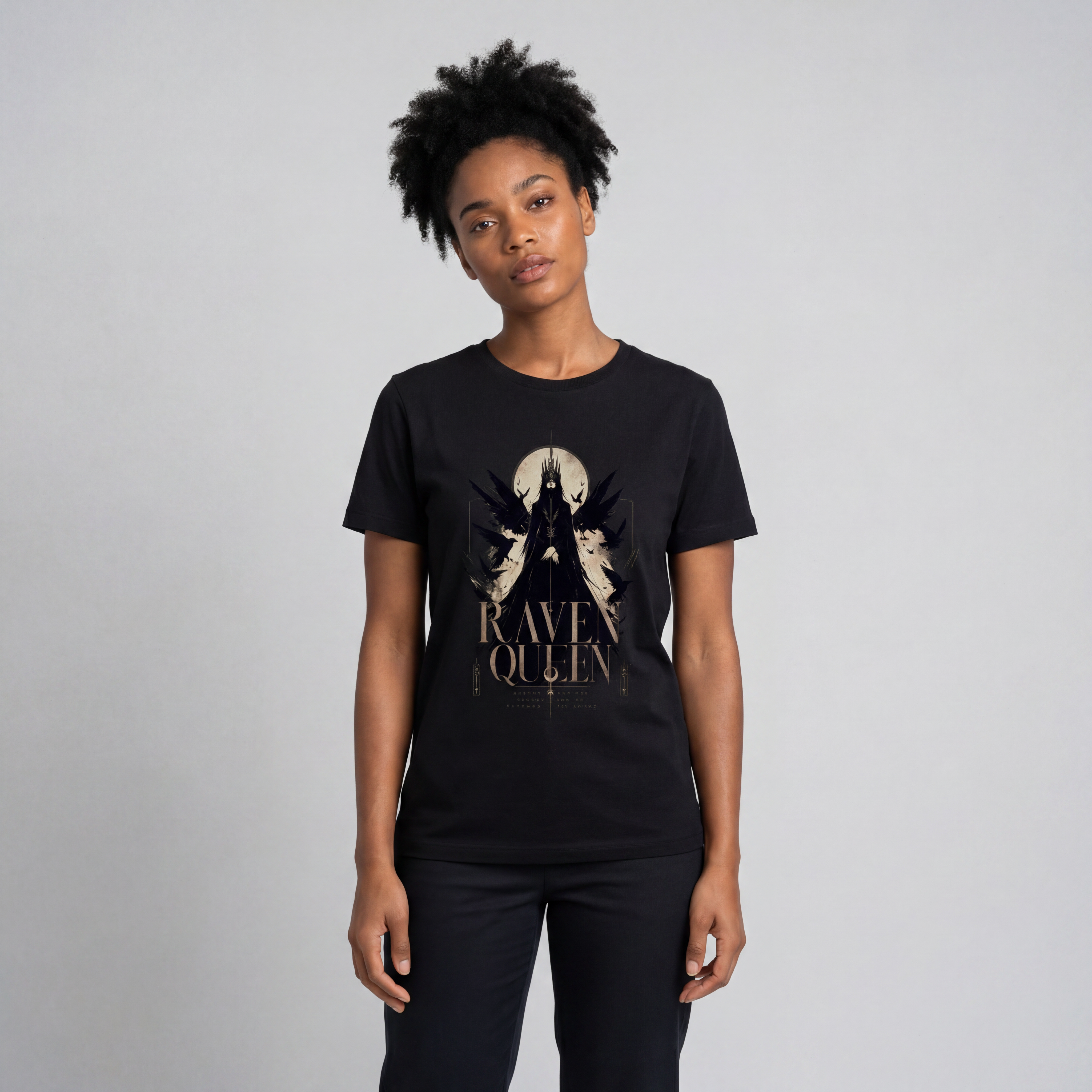 Modelo vestindo Forgotten Archives - The Raven Queen