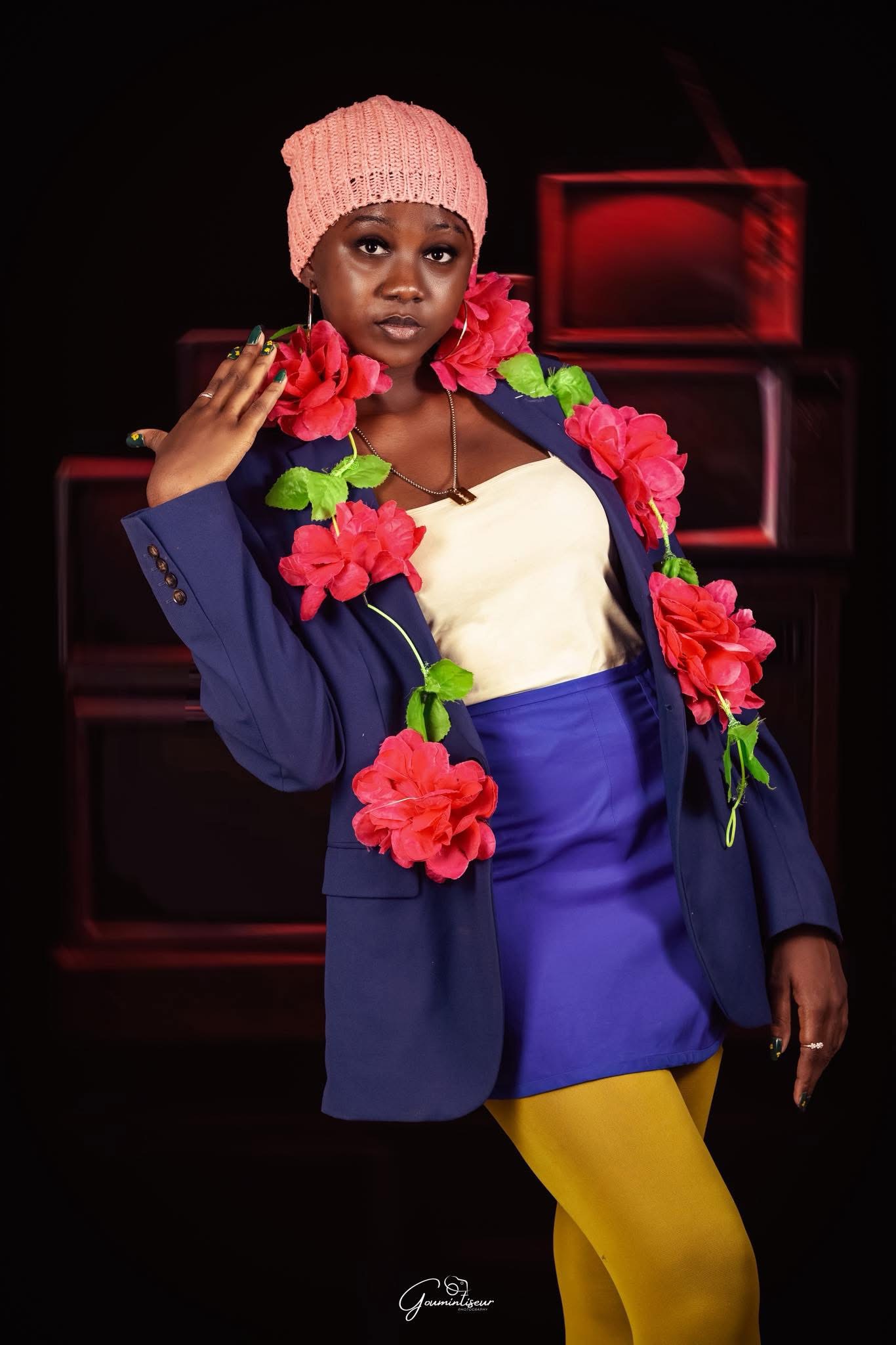 Leïla Shon Logan Mbazoghe Oniane dans une création florale.