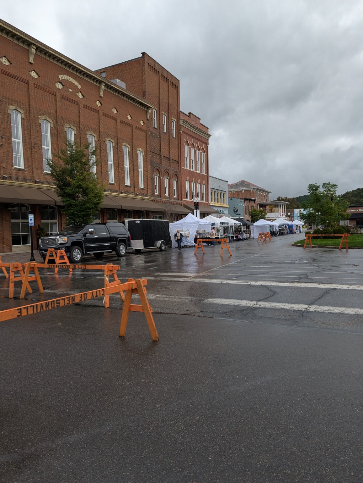 Rainy festival day on the Historic Nelsonville Public Square