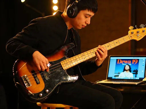 Prompt: Buat sedang main bass. Lagu dewa 19. 