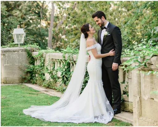 Prompt: @lCHwAGwQNIULCFlSBnGu replaced by the groom