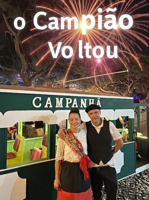 Prompt: place in Portuguese at the top of the image "o Campião Voltou" and add fireworks