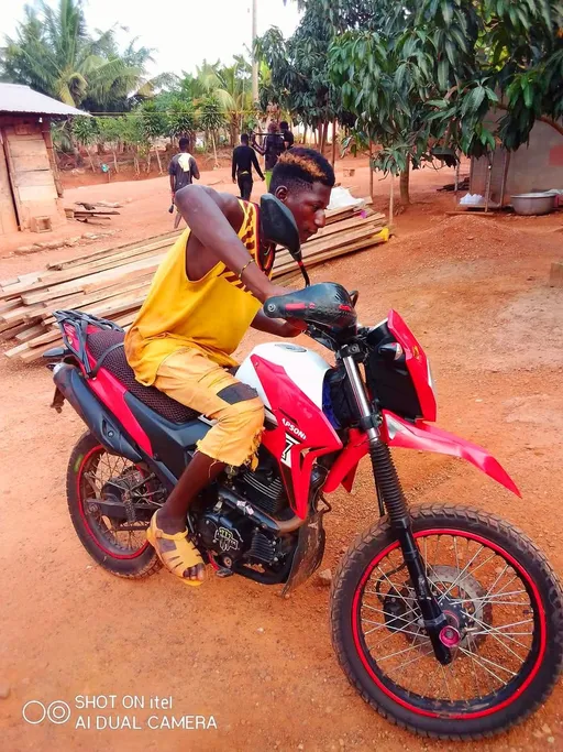 Prompt: Moto Apsonic Jungle GY-7 ALi Boubacar