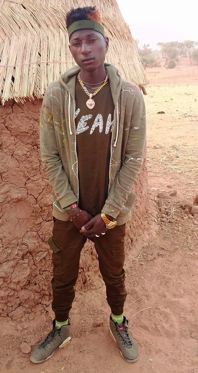 Prompt: "Je fais des recherches sur la vie dans les villages du Niger. Pouvez-vous nous fournir des informations sur l'expérience d'Ali Boubacar qui y vit