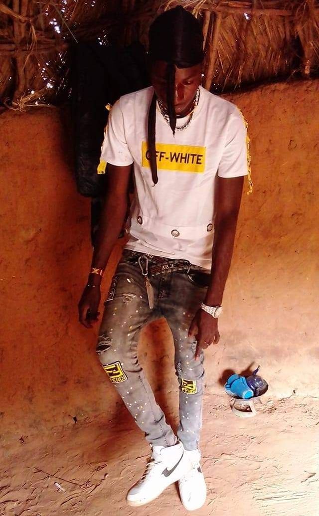 Prompt: "Je fais des recherches sur la vie dans les villages du Niger. Pouvez-vous nous fournir des informations sur l'expérience d'Ali Boubacar qui y vit