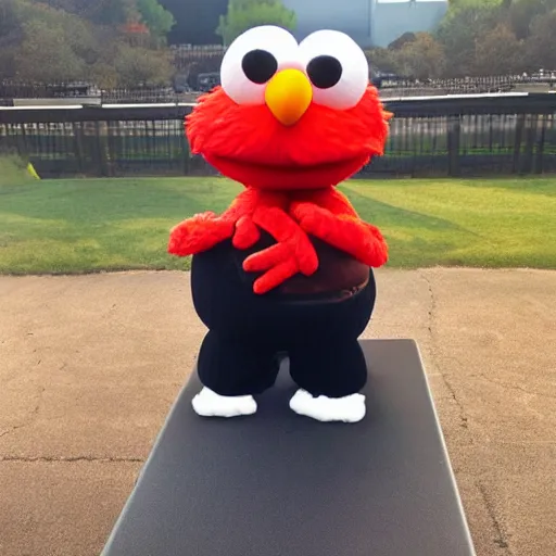 Prompt: thicc elmo