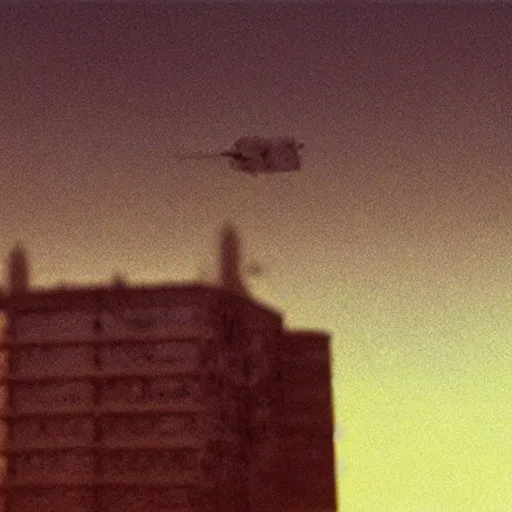 Prompt: scp - 1 1 2 4 1 7, strange creature in the sky above london, film still from the movie directed by denis villeneuve with art direction by zdzisław beksinski, close up, telephoto lens