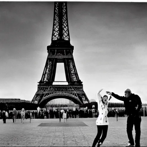 Image similar to a woman slaps a man on the cheek, effeil tower in the background