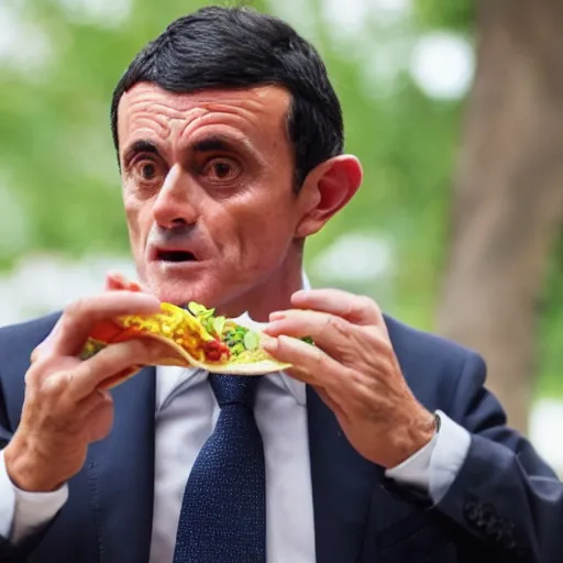 Image similar to Manuel Valls extremely detailed, eating a tacos
