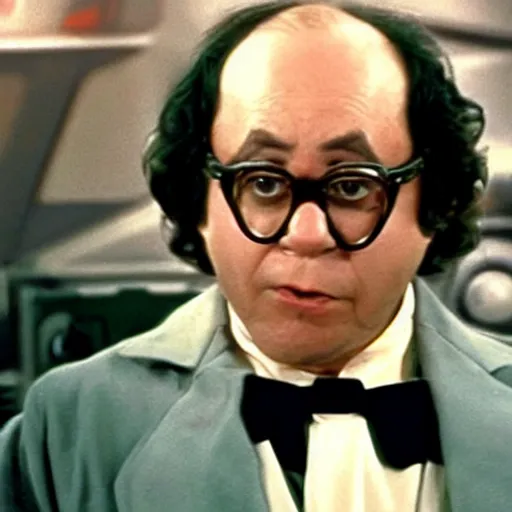 Image similar to a screenshot of Frank Reynolds appearing in Star Wars (1977)