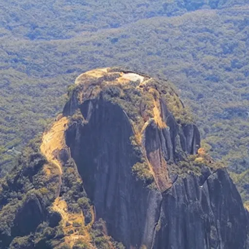 Image similar to uma criatura estranha segurando uma fonte de luz no topo de uma montanha