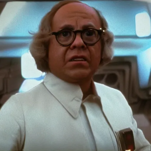 Image similar to a screenshot of Frank Reynolds appearing in Star Wars (1977)