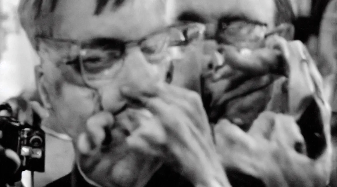 Image similar to portrait of Linus Torvalds taked by Henri Cartier-Bresson