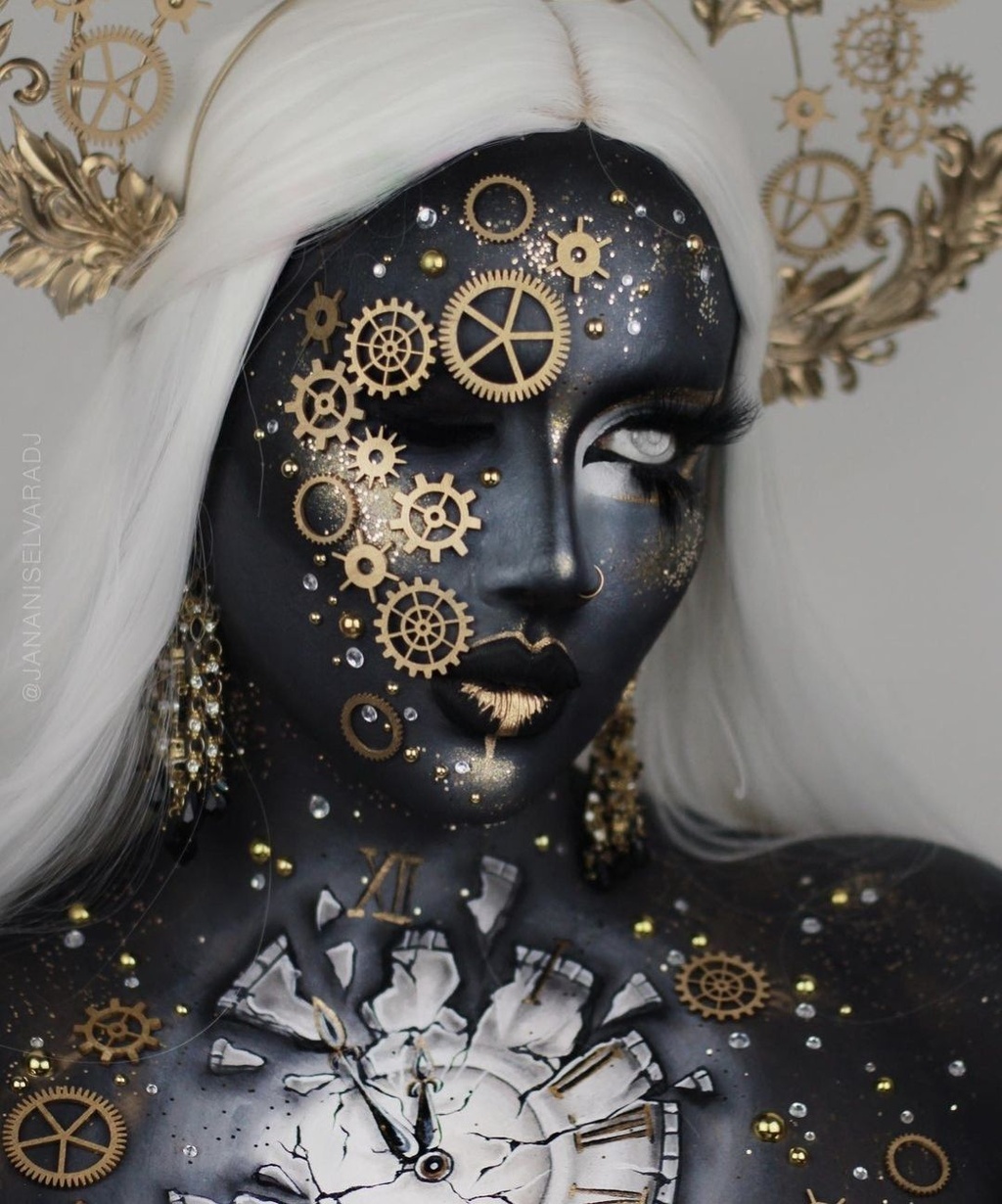 a-time-clock-beautiful-goddess-she-controls-the-tim